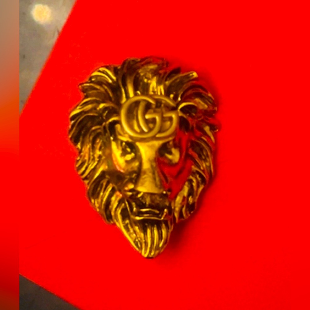 Gorgeous Vintage Angry Lion with GG Gucci Logo on head pin/bro…